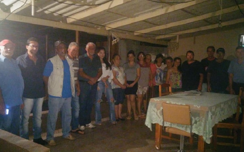 Prefeito Gervasone participa de reunião na Vila Rural de Altônia
