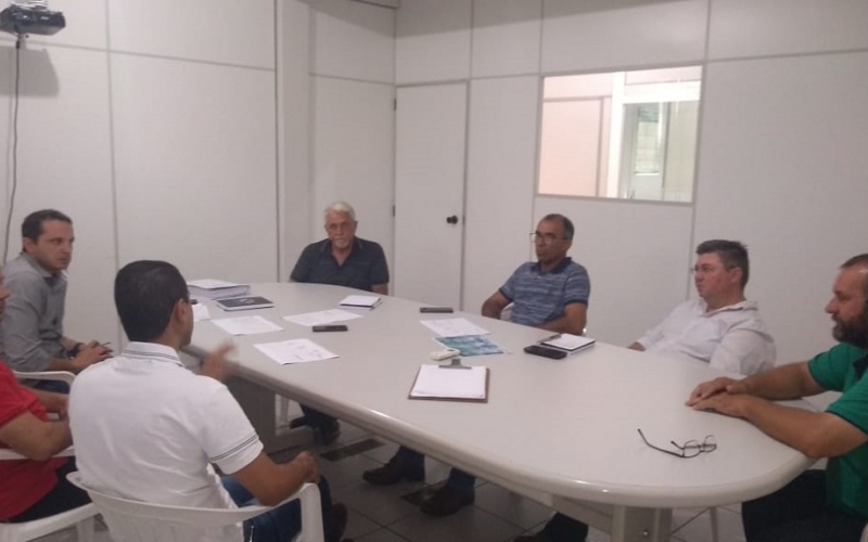 Prefeito Municipal Gervasone se reúne com engenheiros para definir obras