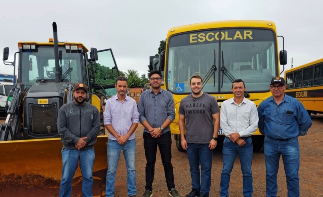 Entrega de um Ônibus e de uma Retroescavadeira pelo Deputado Federal Felipe Francischini